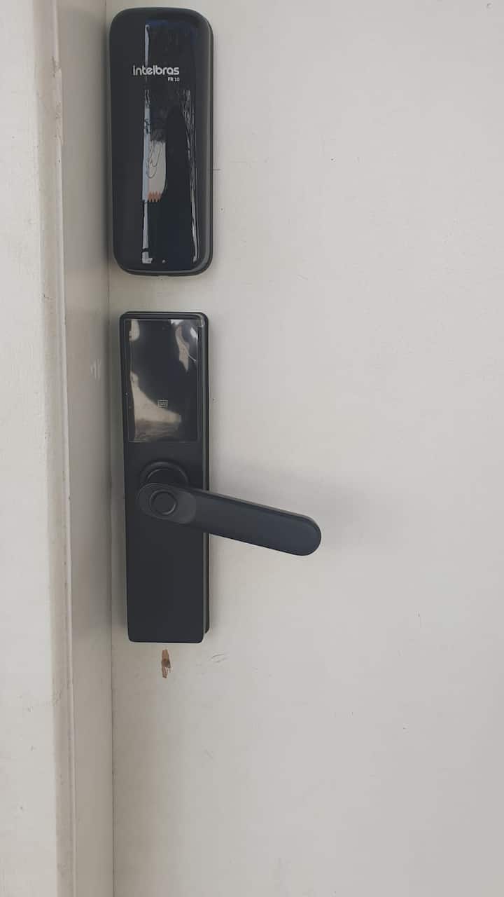 Mlango wa kuingia kwa kufuli la kielektroniki (tumia sehemu ya chini)