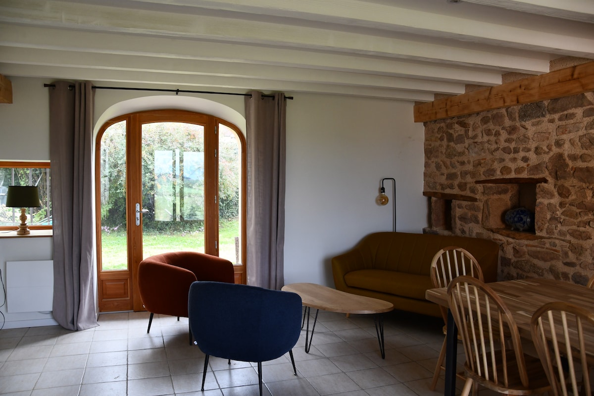 Airbnb performant: Gîte de Lavau, Stone farmhouse, 8 beds à Saône Et Loire