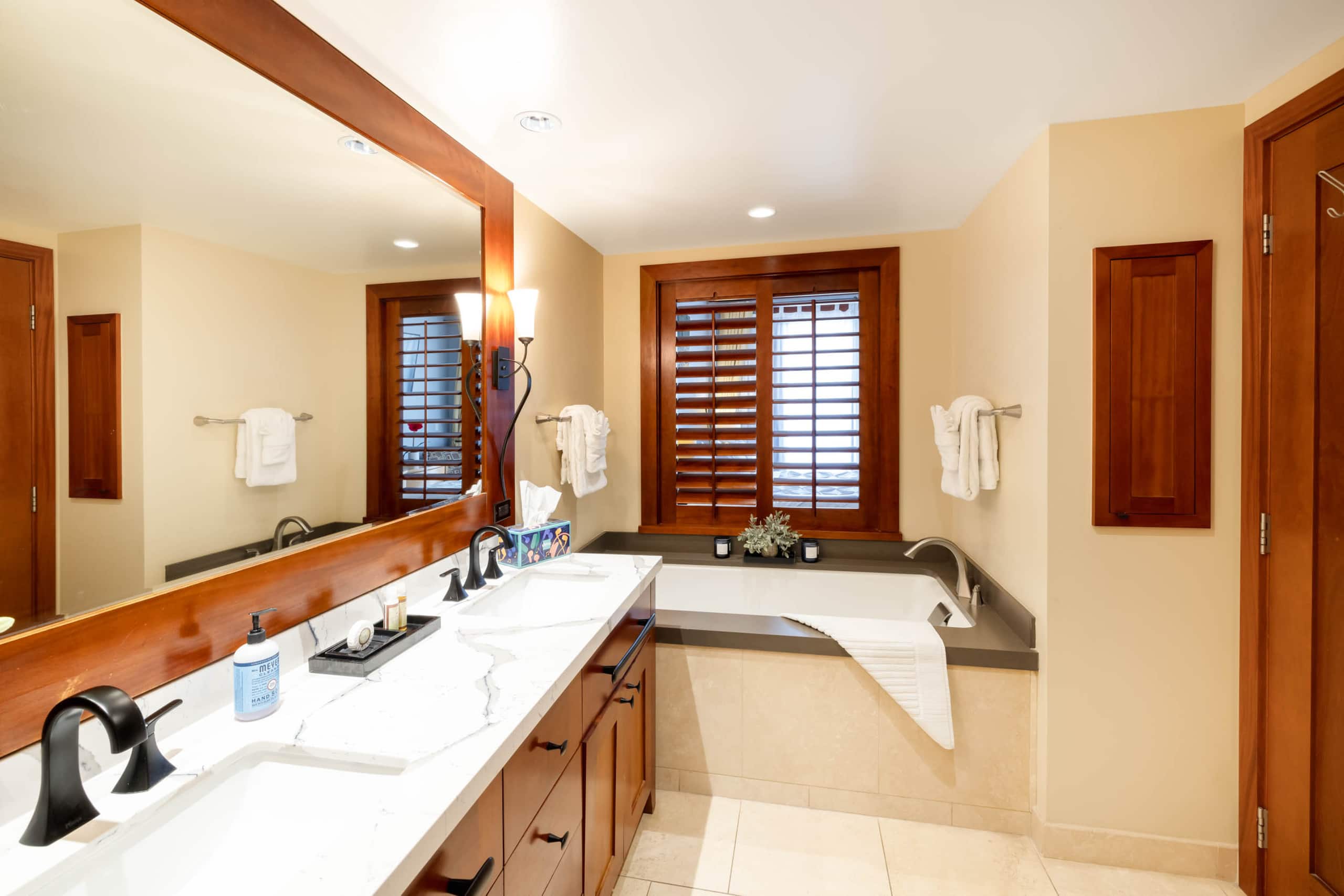 Condo in Kapolei · ★4.88 · 2 bedrooms · 4 beds · 2 private baths - Image 8
