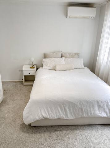 Minimalist beach cottage – family friendly gallery image 3