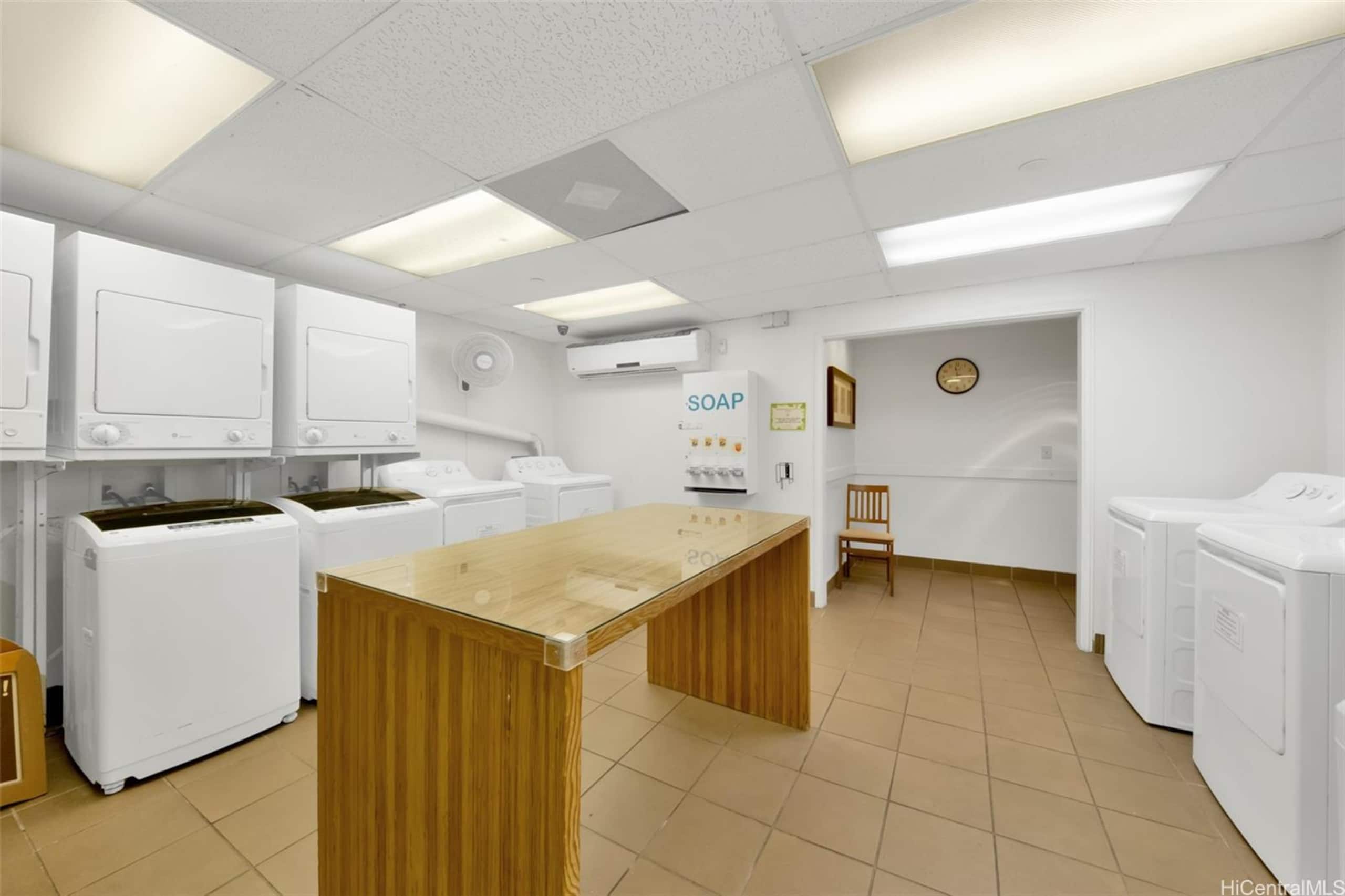Resort in Honolulu · ★4.73 · Studio · 3 beds · 1 private bath - Image 30