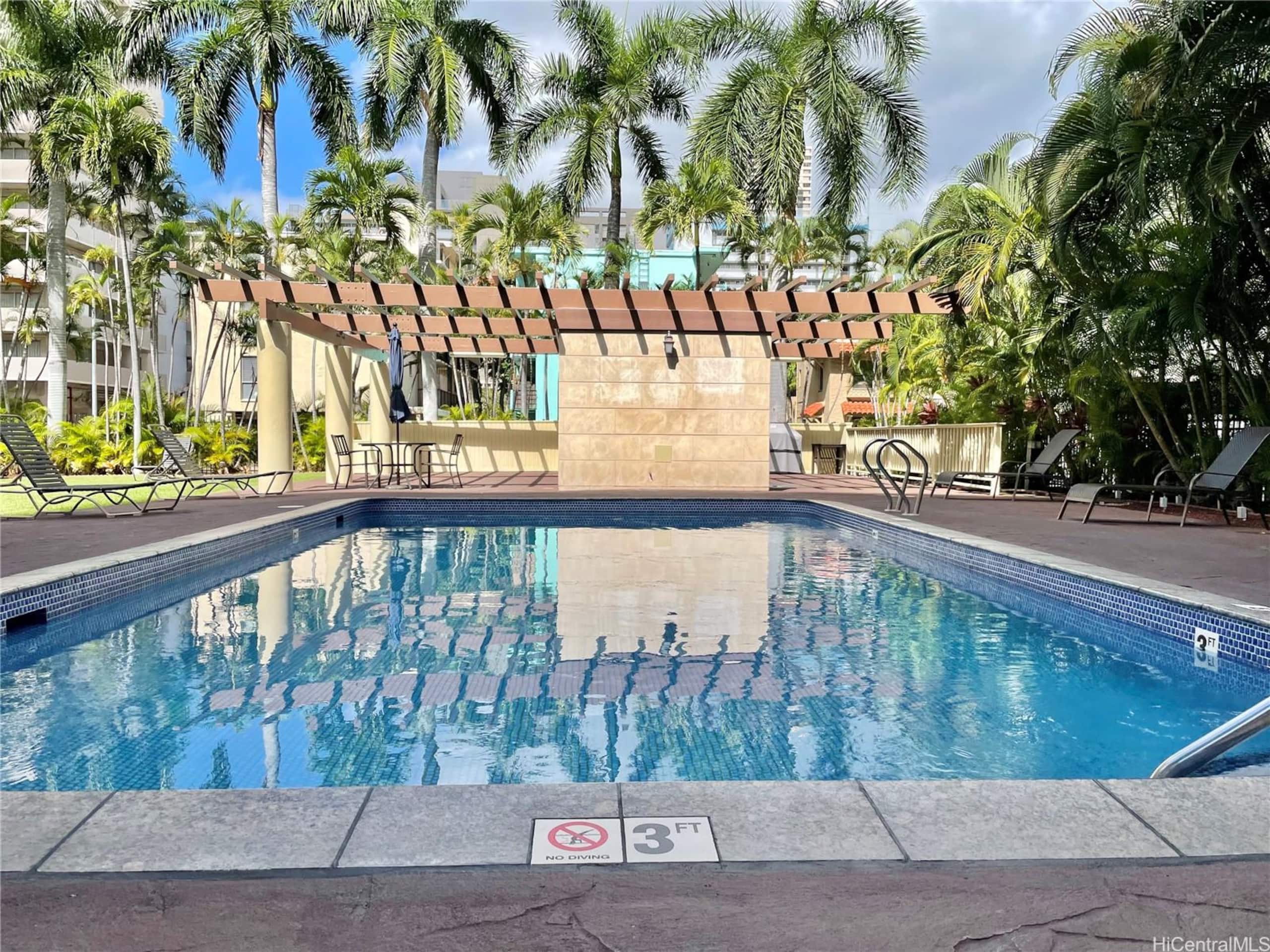 Resort in Honolulu · ★4.73 · Studio · 3 beds · 1 private bath - Image 36