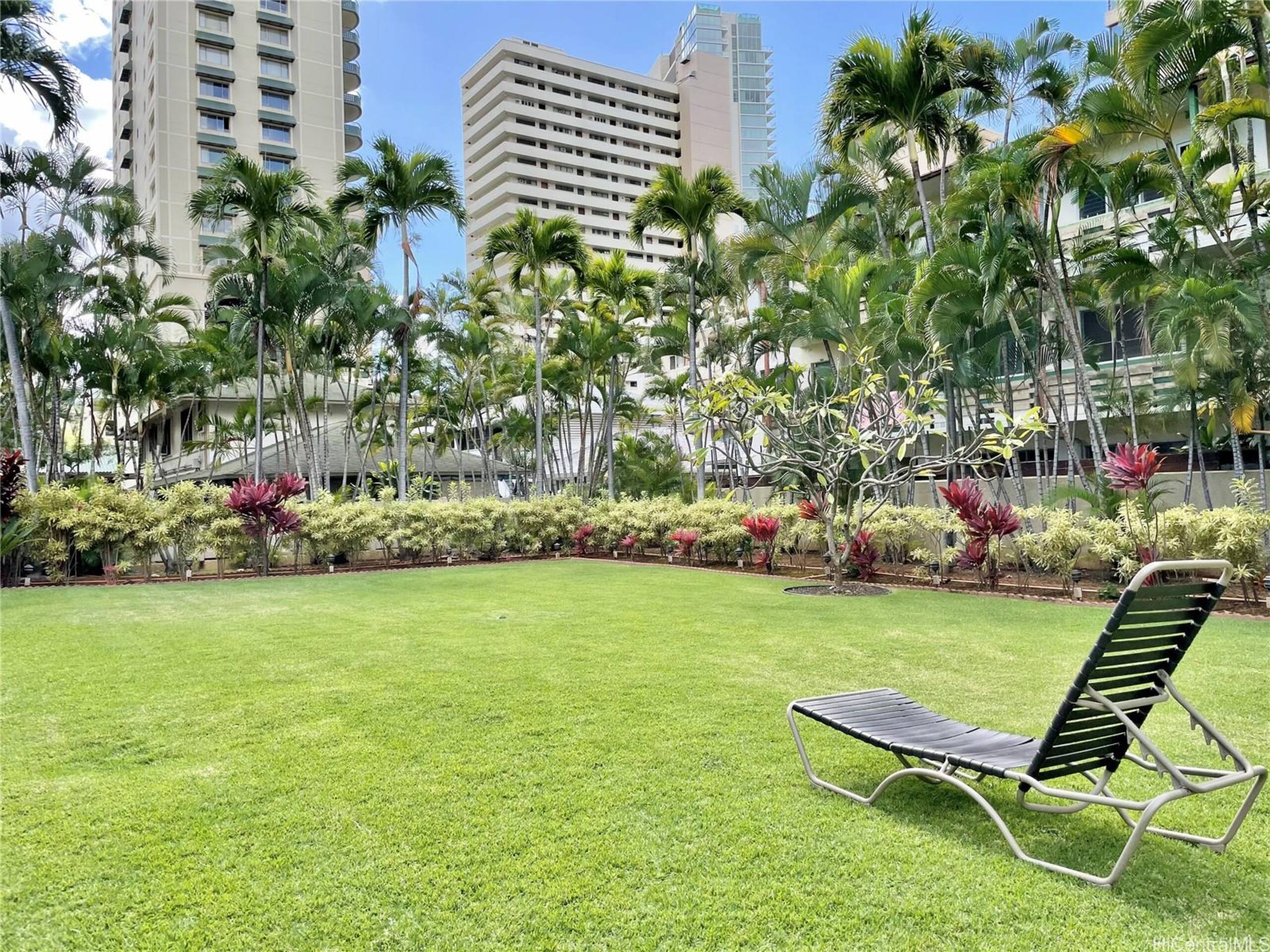 Resort in Honolulu · ★4.73 · Studio · 3 beds · 1 private bath - Image 33