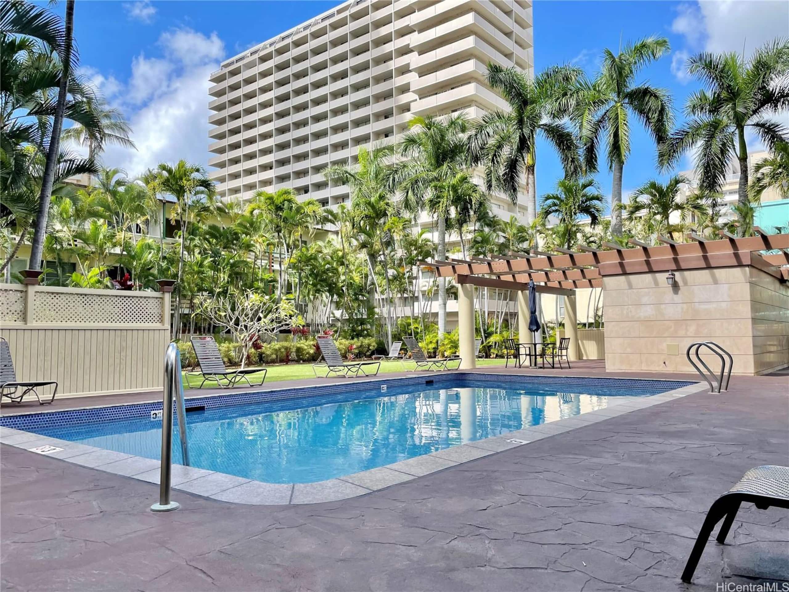 Resort in Honolulu · ★4.73 · Studio · 3 beds · 1 private bath - Image 35
