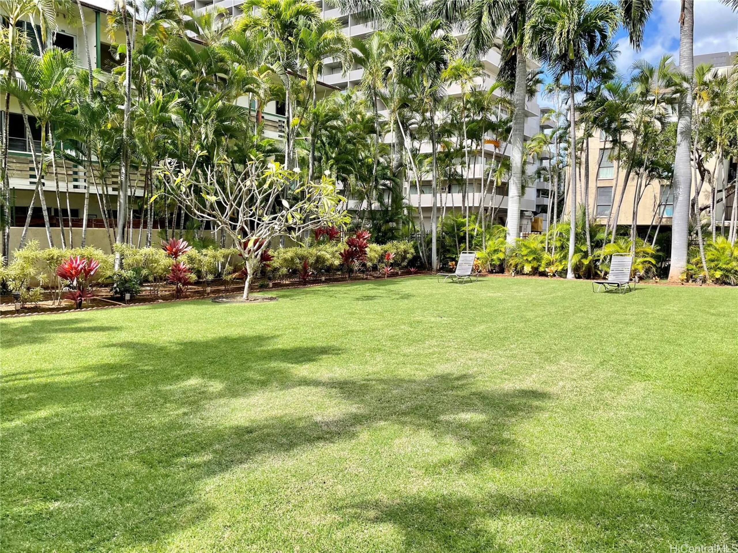 Resort in Honolulu · ★4.73 · Studio · 3 beds · 1 private bath - Image 34