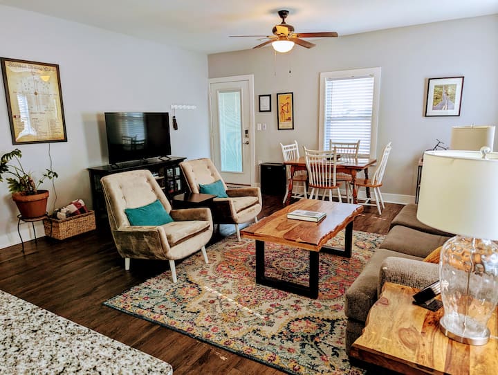 Distillery District Diamond-pet Friendly - Lexington