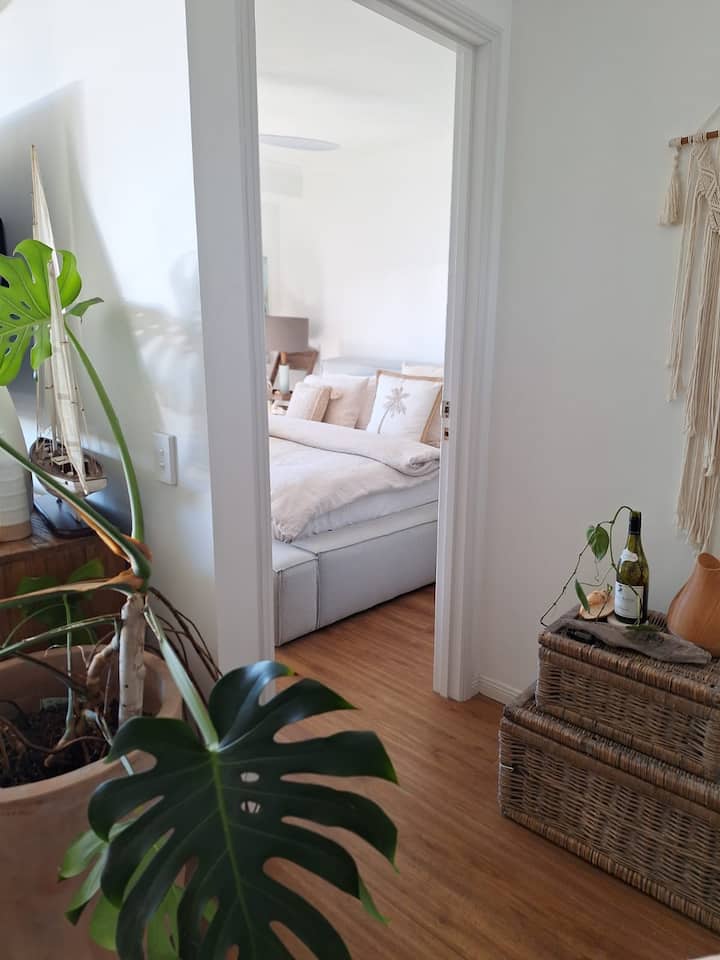 Bedroom glimpse