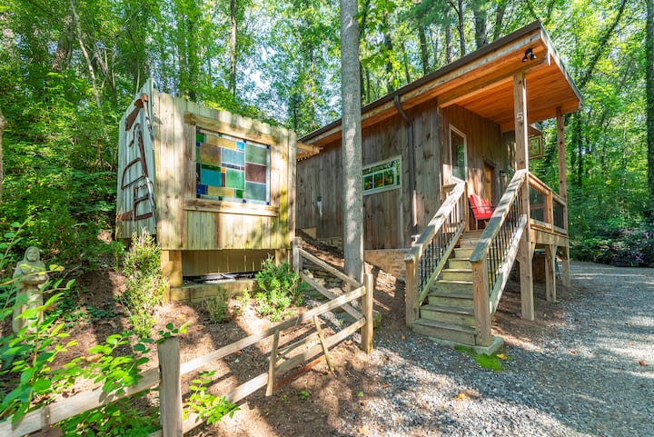 Shady Grove Cottage- Charming Mountain Town Cabin! - Weaverville, NC