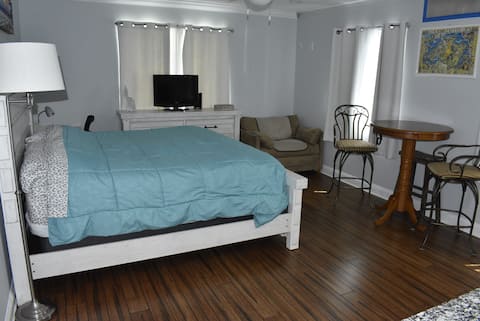 Popular Airbnb listing: Il Rifugio private studio on the ICW near Mayo in Isle Of Palms
