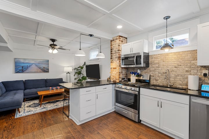 Historic 1850s Home In Heart Of Downtown Blocks From King St. - Charleston, SC
