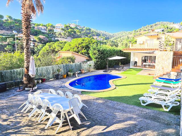 Canyelles Beach Vila with Swimming Pool