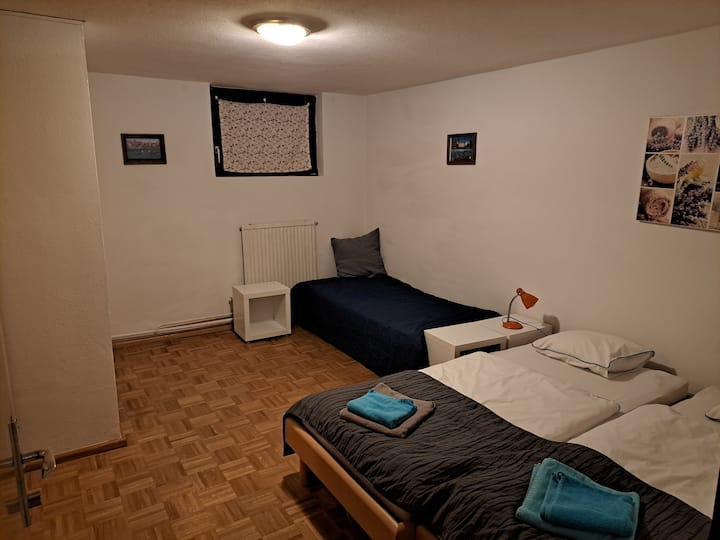 Schlafzimmer 1