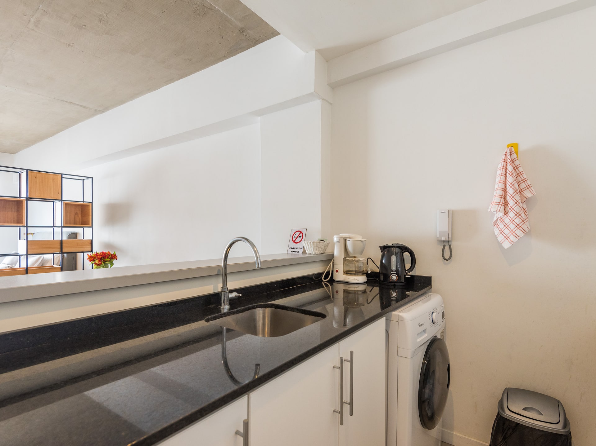 Studio apartment with balcony in Monserrat