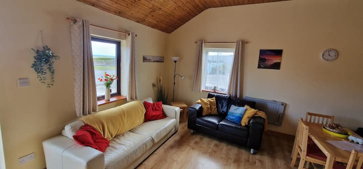 No2 Sunriseview Cottage (Yellow) - Wicklow