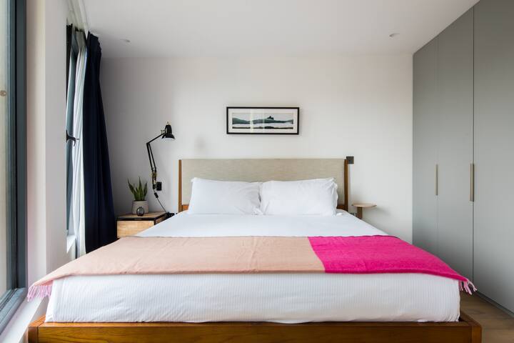 Brilliant Oxford Circus Triplex -Netflix&Nespresso gallery image 4