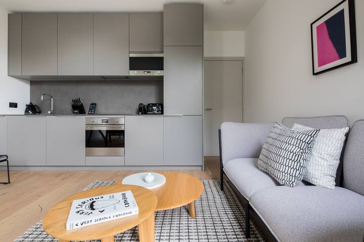 Brilliant Oxford Circus Triplex -Netflix&Nespresso gallery image 3