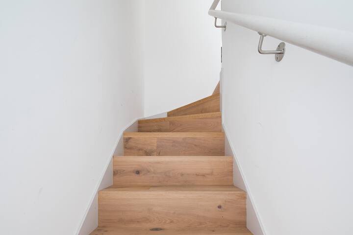 Brilliant Oxford Circus Triplex -Netflix&Nespresso gallery image 5