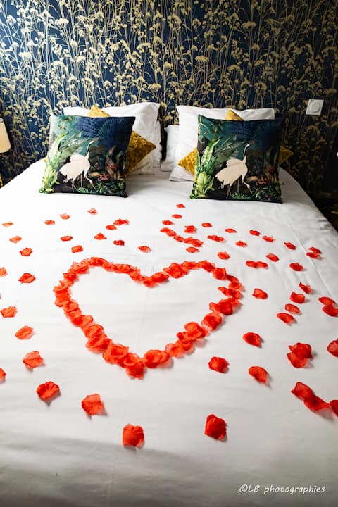 Romantic spa – private hot tub & sauna