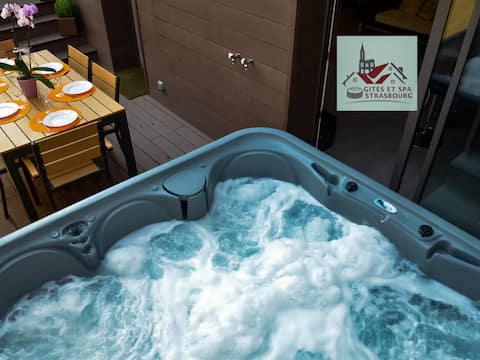 Private jacuzzi, sauna, arcade machine,terrace, AC