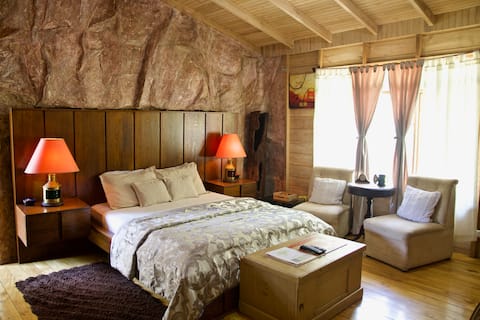 A cabin facing the Pura Villa River.