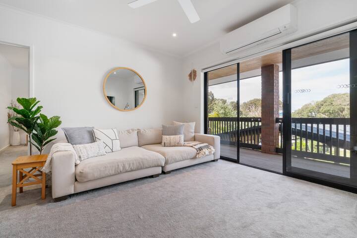 Luxurious multi-family retreat for all seasons. gallery image 4