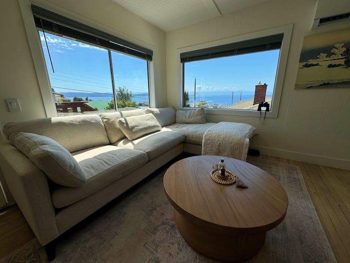 Incredible Views In This 2 Bed Heritage Home! - Powell River