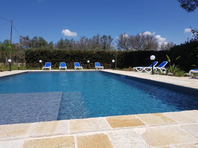 Villa dell’Amicizia, Italian garden with pool gallery image 2