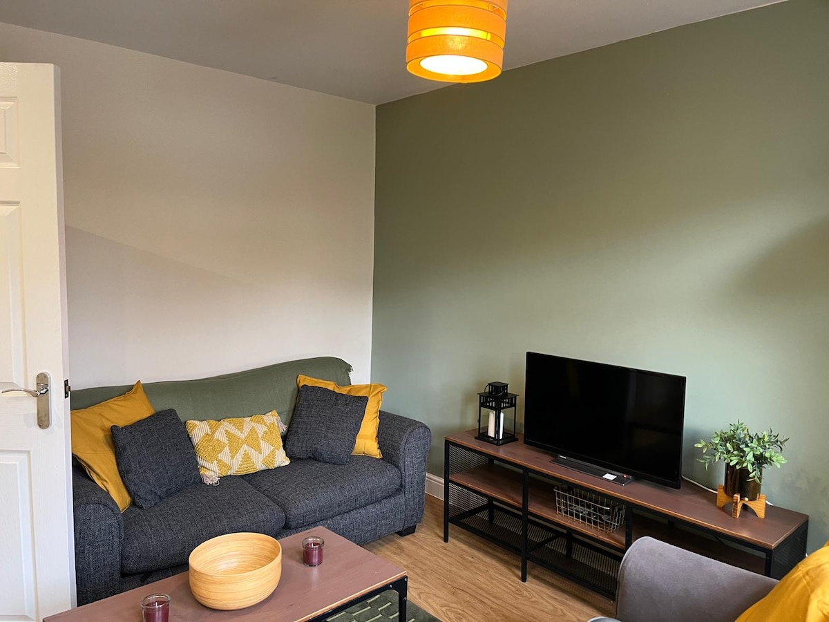 Popular Airbnb listing: short term lets from £16 per person per night in Stoke Park And Cheswick