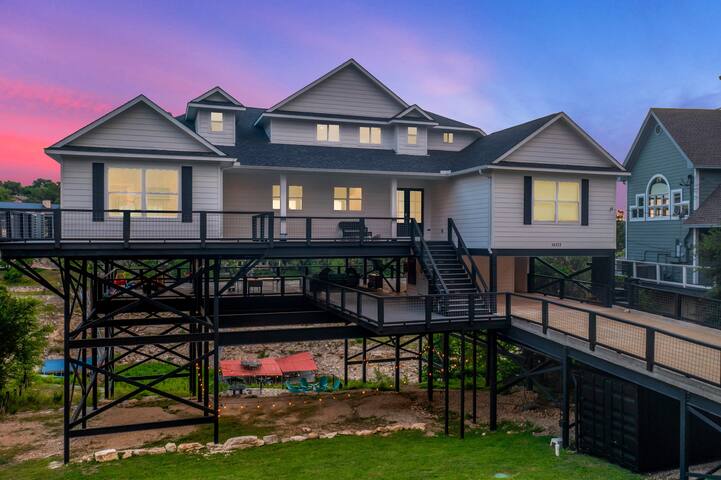 Lake Travis Waterfront – Sleeps 16 – Space for All gallery image 2