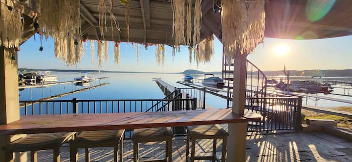 1st Floor Lakefront, 160 Ft Dock, Tiki Bar Patio - State of New York