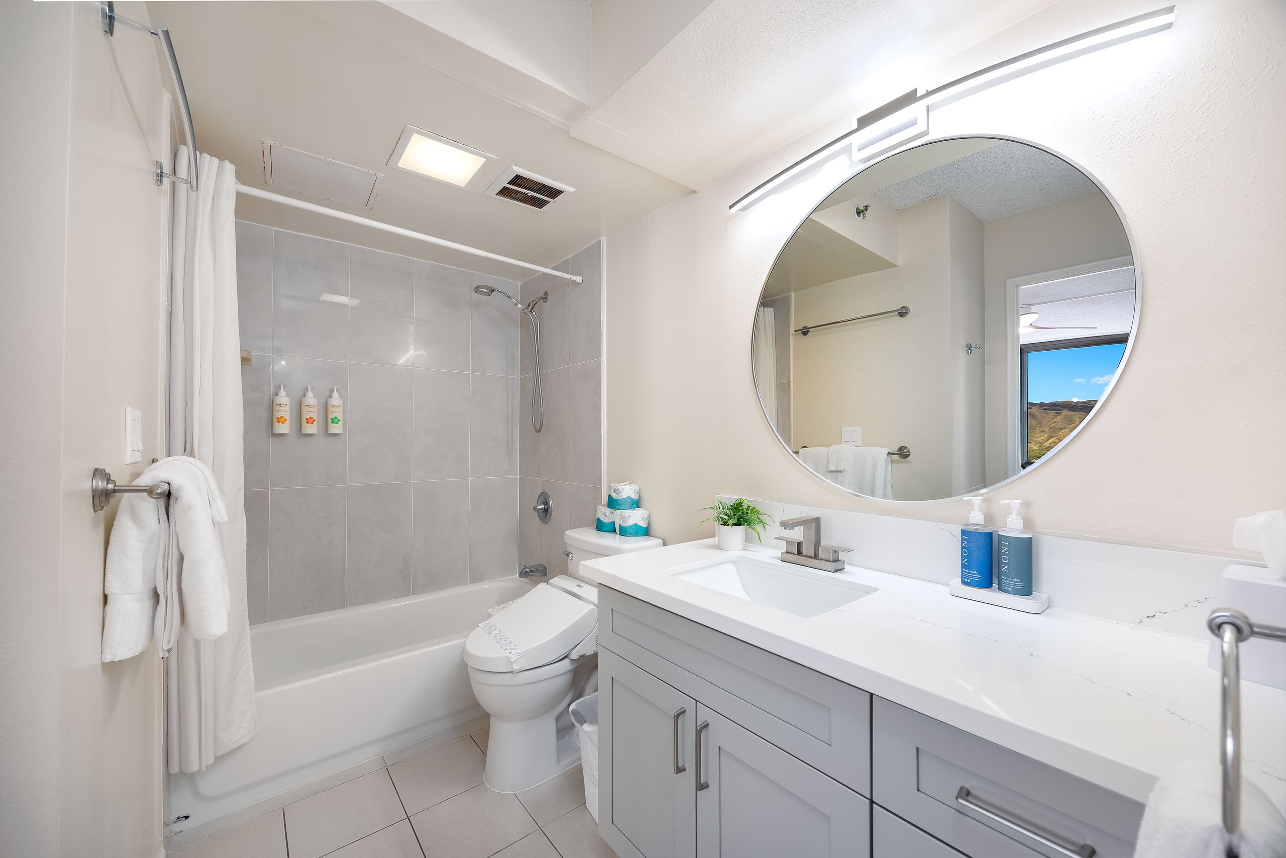 Gorgeous Diamond Head Views from 34FL w/ Parking - Image 38