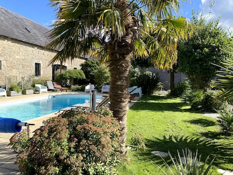 Spacious cottage, nice private garden, swimming pool, and games