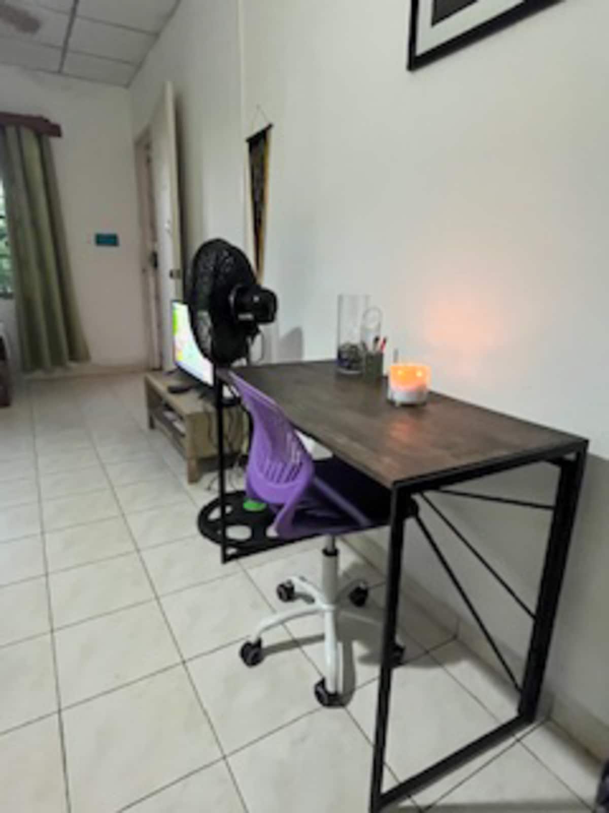 Shared work space at Habitación #2 Guayaba in David