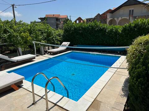 DUBROVNIK - IVANICA: APARTMENT "NIKA” WITH POOL