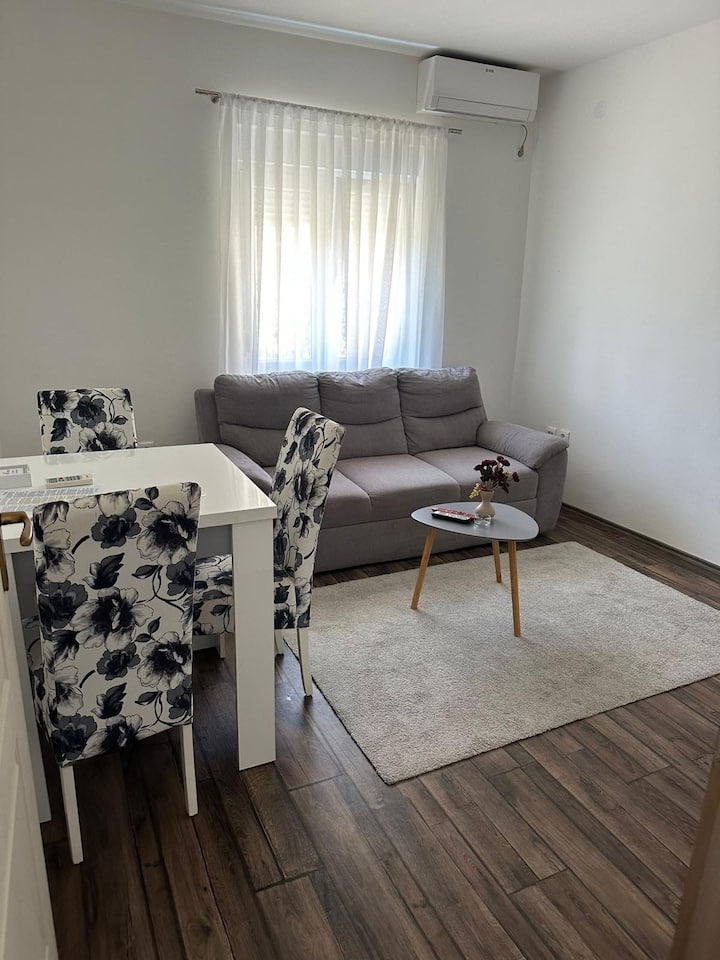 Dubrovnik - Ivanica: Apartment "Nora” With Pool - Mlini