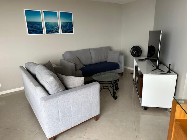 Apartamento De Frente Para O Mar E Bem Localizado! - Guaratuba