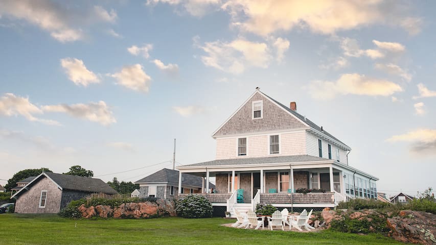 Oceanfront Home by Kristin & Sakonnet Farm & Stays
