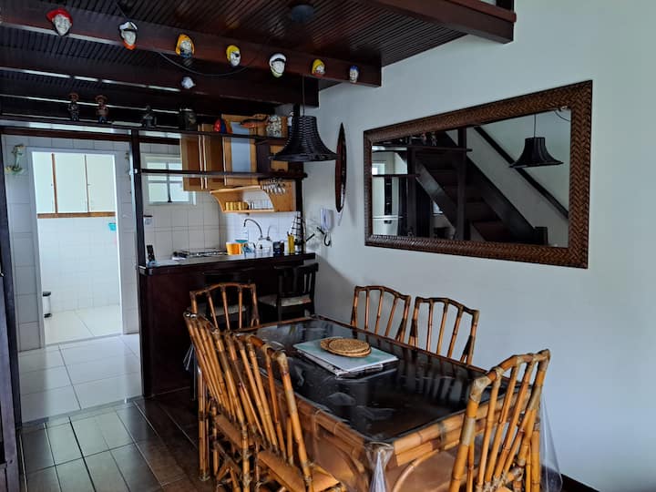 带美式厨房的客厅