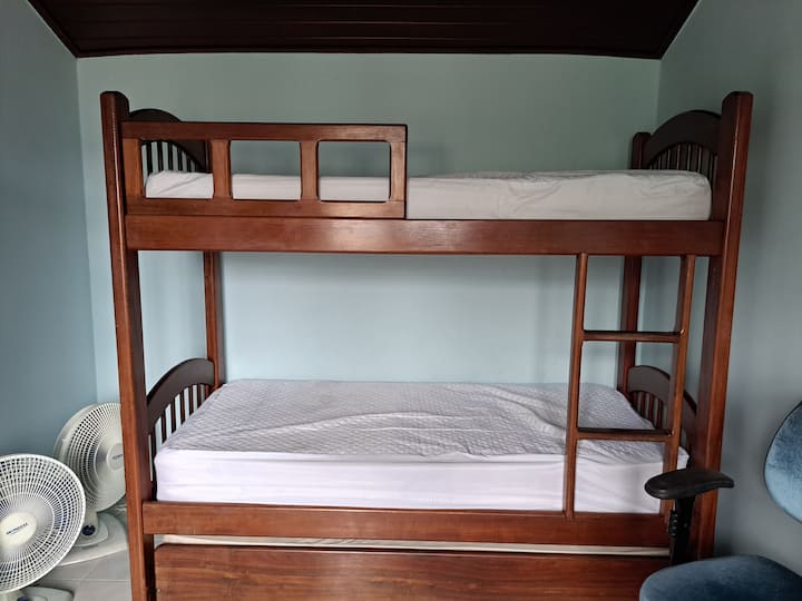 2号房间位于二楼。
Trelhiche.