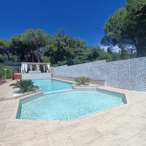 Villa Flora. Nature and peace close to the sea