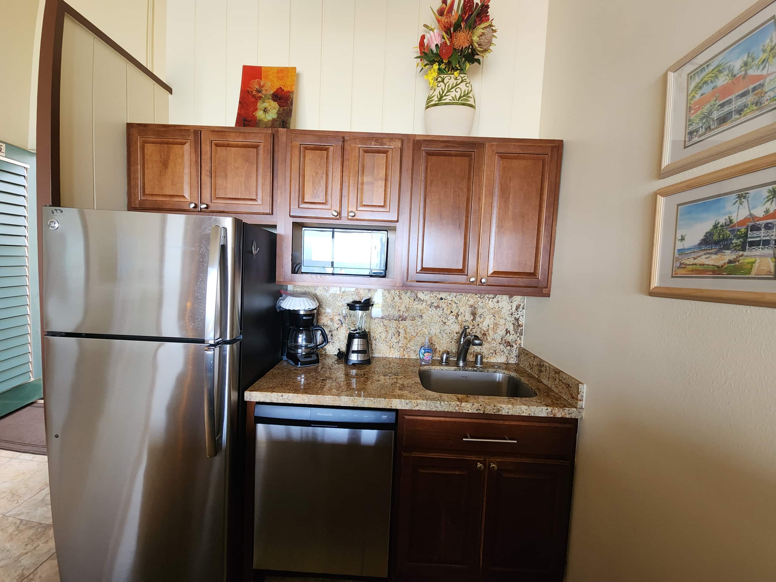 Condo in Lahaina · ★4.93 · 1 bedroom · 1 bed · 1 private bath - Image 9