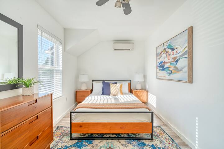 Modern 4BR • Alberta Arts • WalkScore 99