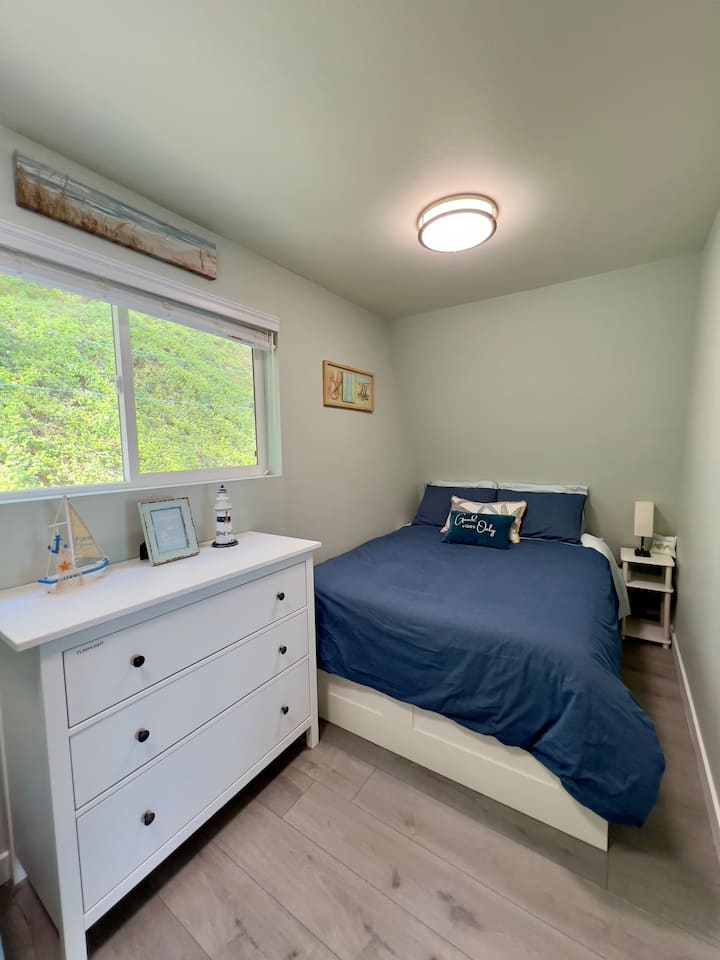 غرفة النوم رقم2 - سرير بحجم وسط.  
الخريف والشتاء وأوائل الربيع - الفراش مع مجموعة لحاف ناعمة!