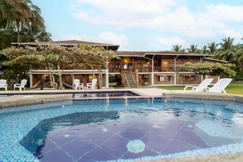 Cojimies Rancho Cañaveral waterfront - 39 pax