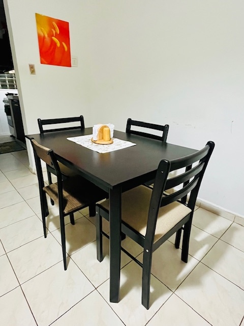 Shared dining area at Habitación #3 Limón in David