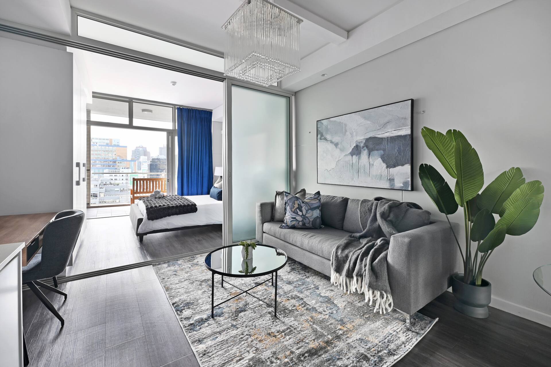 City Serenity: Stylish 1BR Apartment with Pool