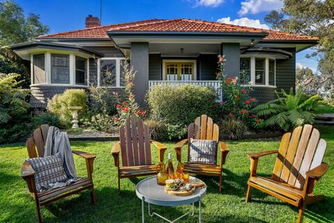 SeeApollo - 1920s Bungalow (7 Bedroom)