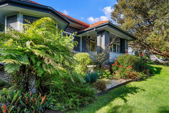 SeeApollo – 1920s Bungalow (7 Bedroom) gallery image 2