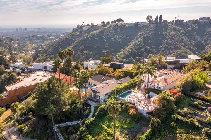 Upscale Bel Air Stay w/ City, Canyon & Ocean Views gallery image 5