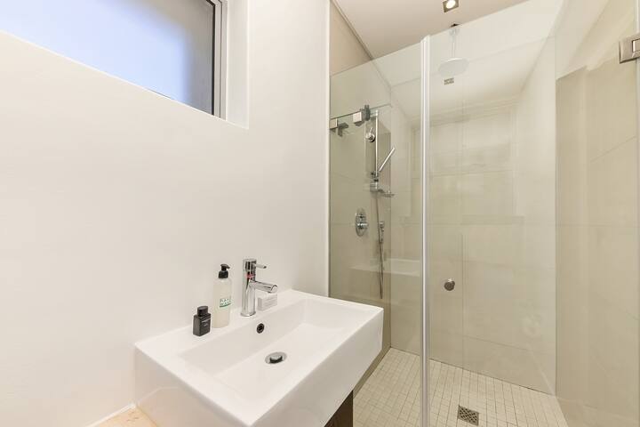 Family Two Bedroom with Sea Views gallery image 4